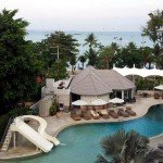 Swimming Pool im Discovery Beach Hotel in Pattaya